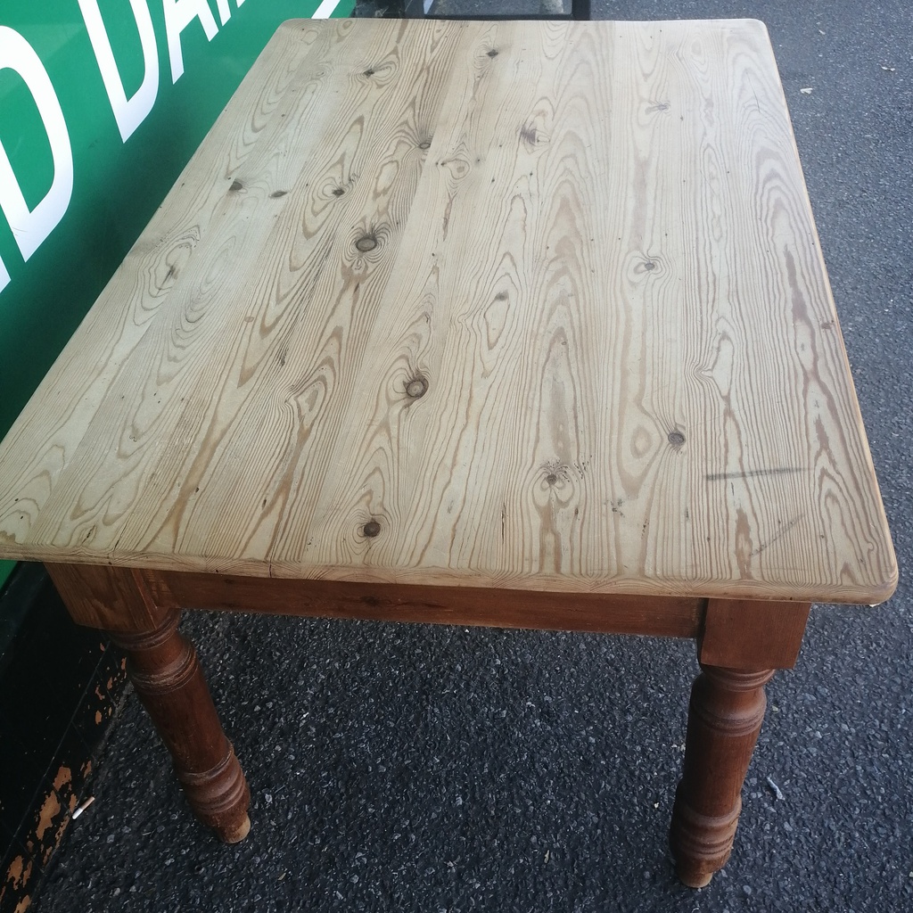 Solid pine neat 4ft 7" dining table with drawers