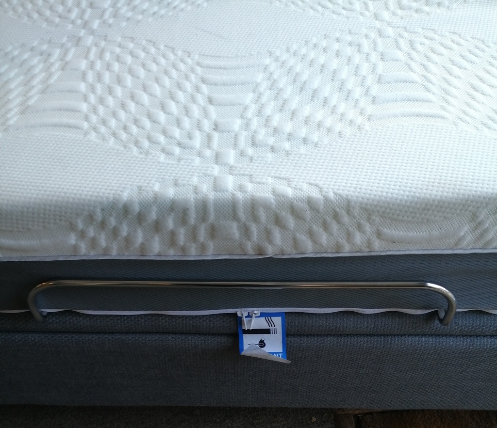 STUNNING 4FT HARMONY ADJUSTABLE ELECTRIC BED FROM CARE CO