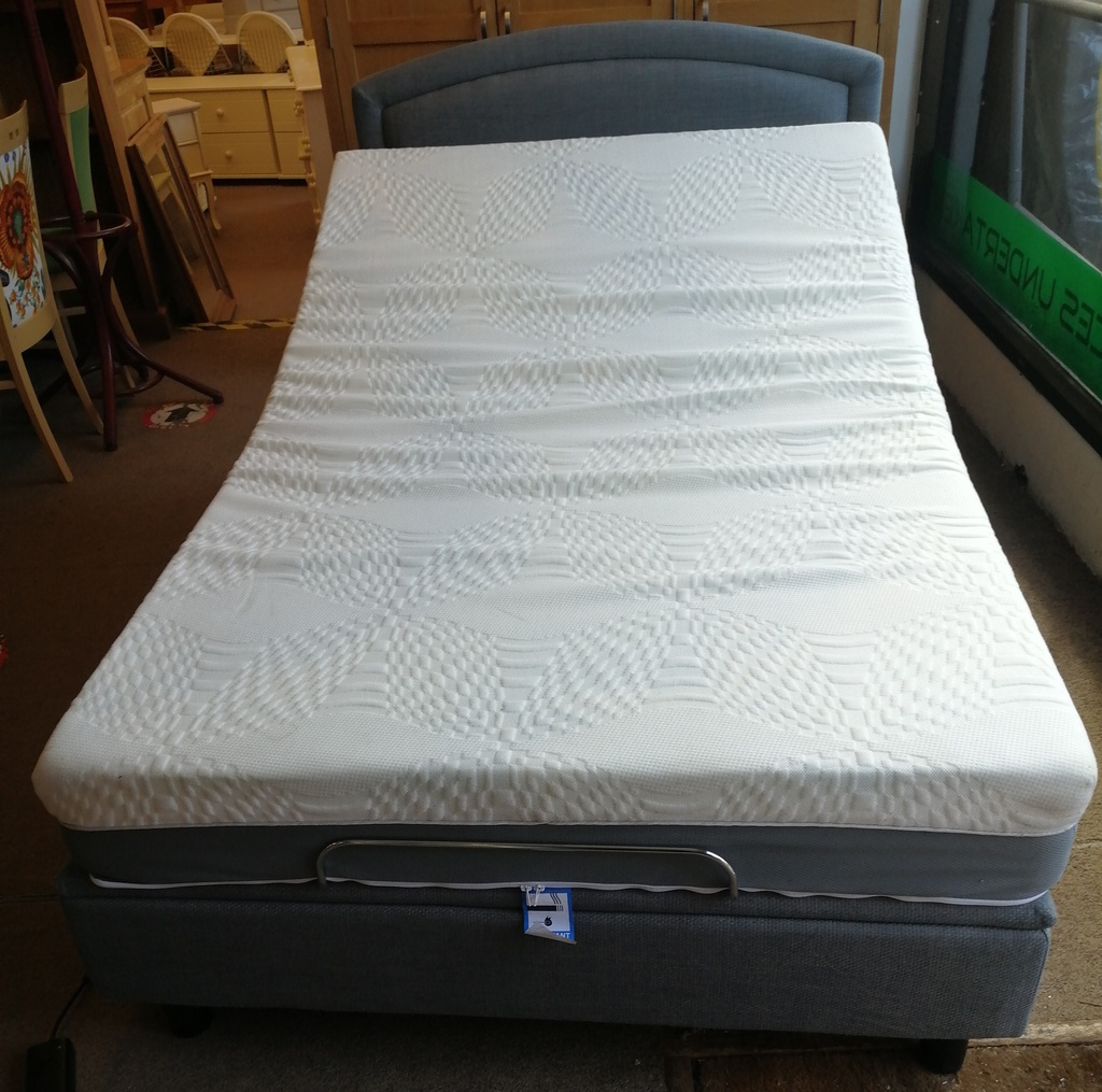 STUNNING 4FT HARMONY ADJUSTABLE ELECTRIC BED FROM CARE CO