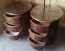 STUNNING PAIR OF WILLIS AND GAMBIER 3 DRAWER BEDSIDE / SIDE TABLE CHESTS