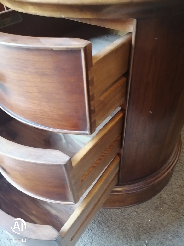 STUNNING PAIR OF WILLIS AND GAMBIER 3 DRAWER BEDSIDE / SIDE TABLE CHESTS