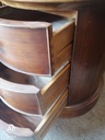 STUNNING PAIR OF WILLIS AND GAMBIER 3 DRAWER BEDSIDE / SIDE TABLE CHESTS