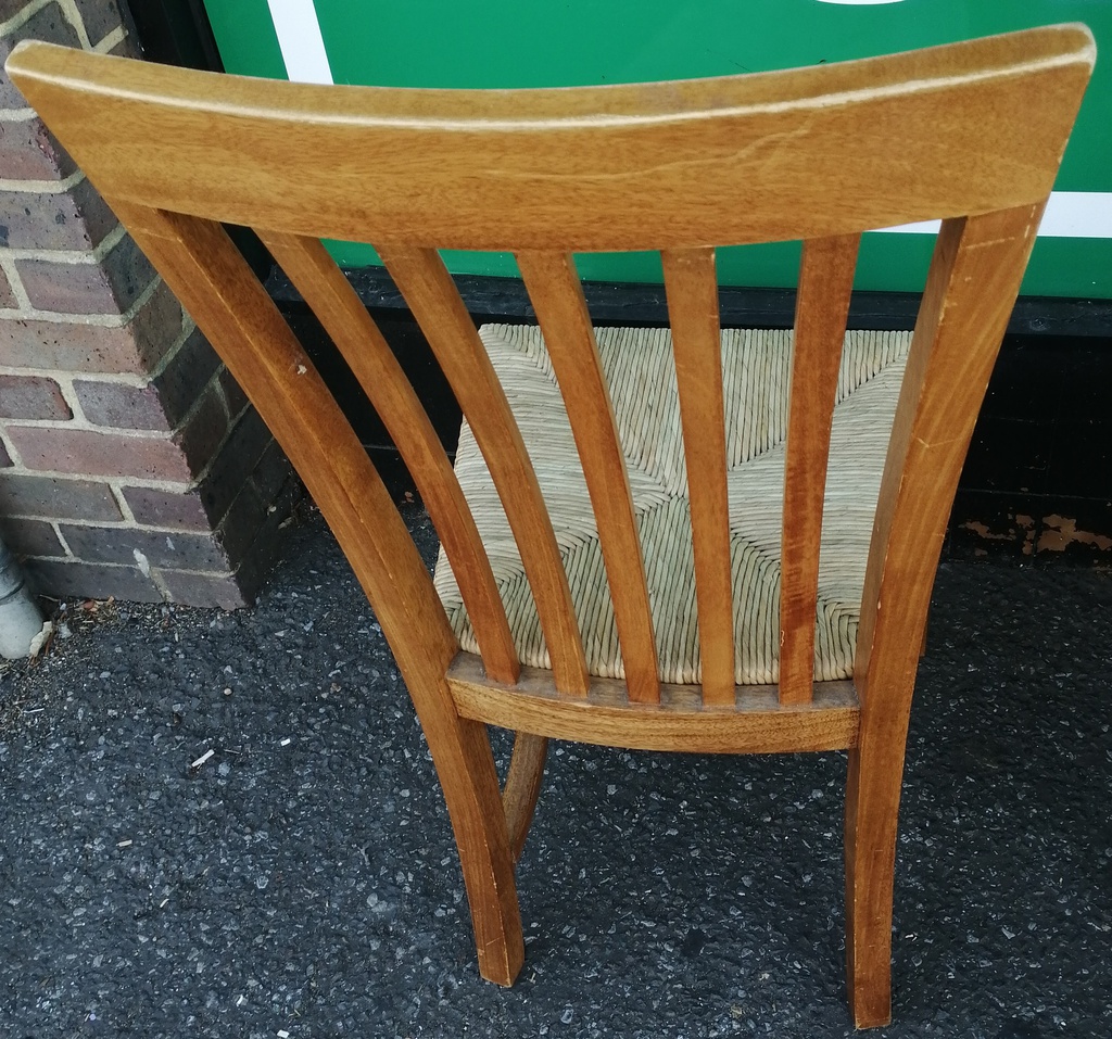 QUALITY  EXTENDING TABLE AND 6 CHAIRS