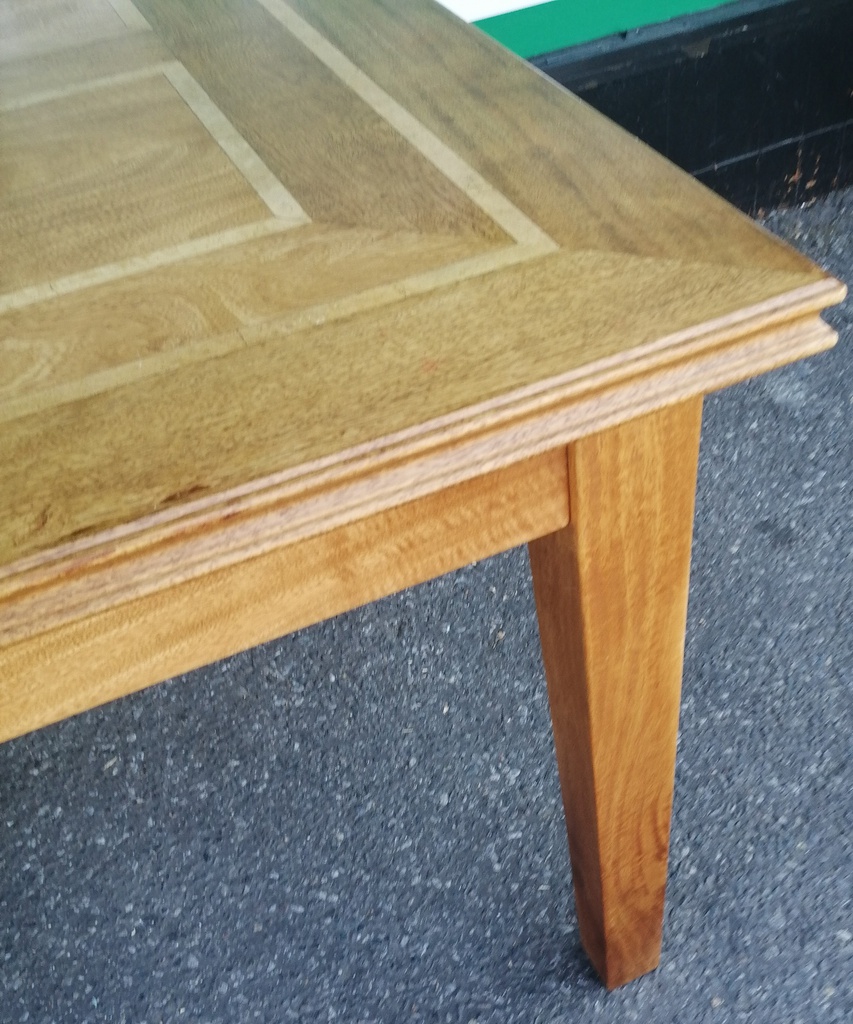 QUALITY  EXTENDING TABLE AND 6 CHAIRS