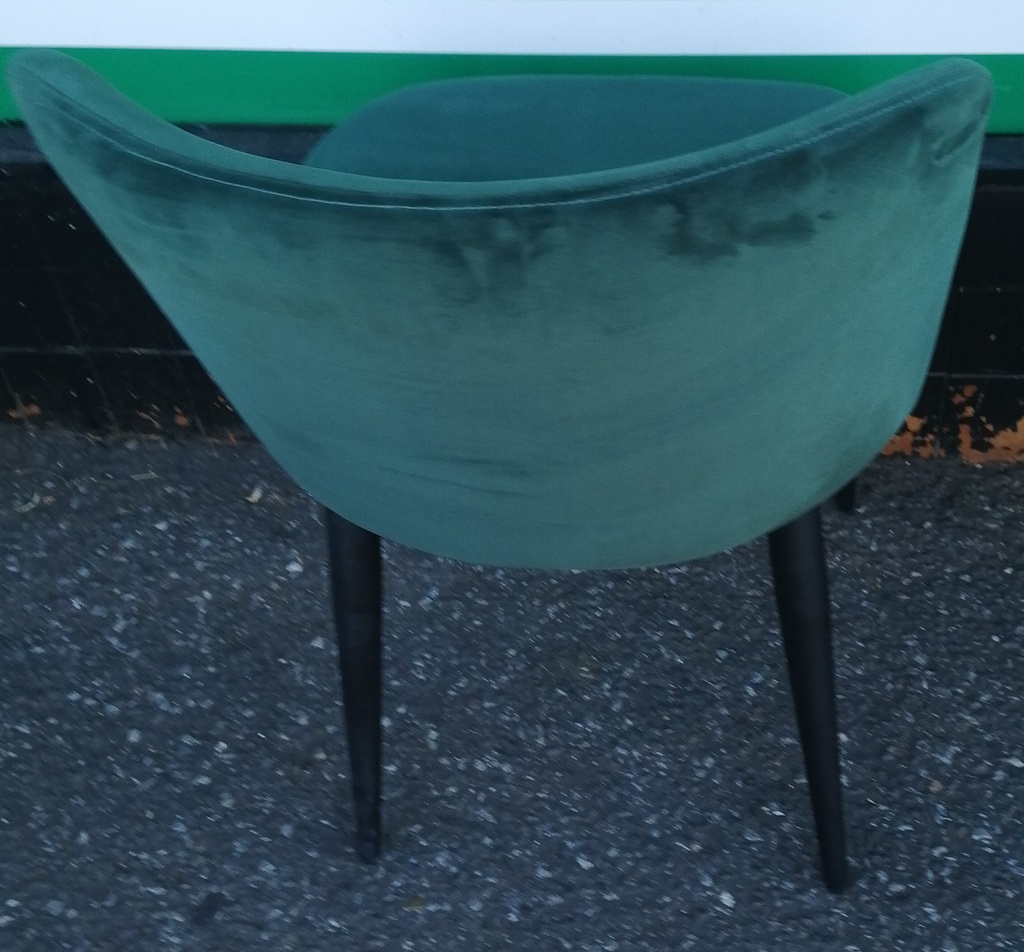 STUNNING BLACK MODERN ROUND TABLE AND 4 CHAIRS