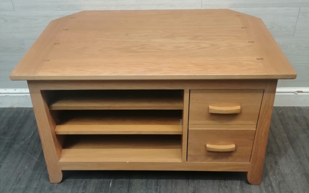 QUALITY CORNER OAK TV STAND