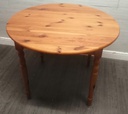 NEAT ROUND PINE TABLE