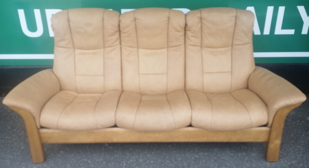 STRESSLESS TAN LEATHER THREE SEATER RECLINER SOFA