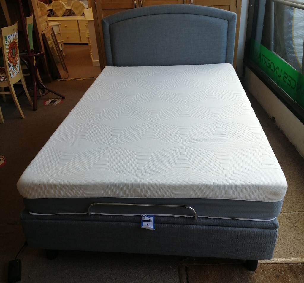 STUNNING 4FT HARMONY ADJUSTABLE ELECTRIC BED FROM CARECO