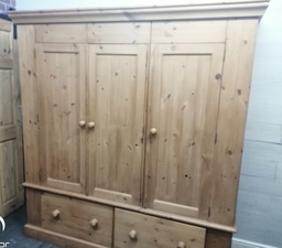 [HF18101] Quality triple size solid pine wardrobe with drawers