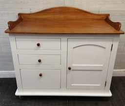 [HF18686] large White Shaker Style Sideboard / chest
