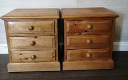 [HF18697] PAIR SOLID PINE THREE DRAWER BEDSIDES CHESTS