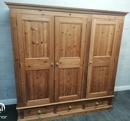 [HF18850] Quality large triple size solid pine wardrobe with drawers