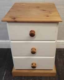 [HF18939] QUALITY SHAKER STYLE CREAM BEDSIDE CHEST OF THREE DRAWERS