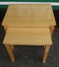 [HF18987] NEST OF TWO LIGHT WOOD TABLES