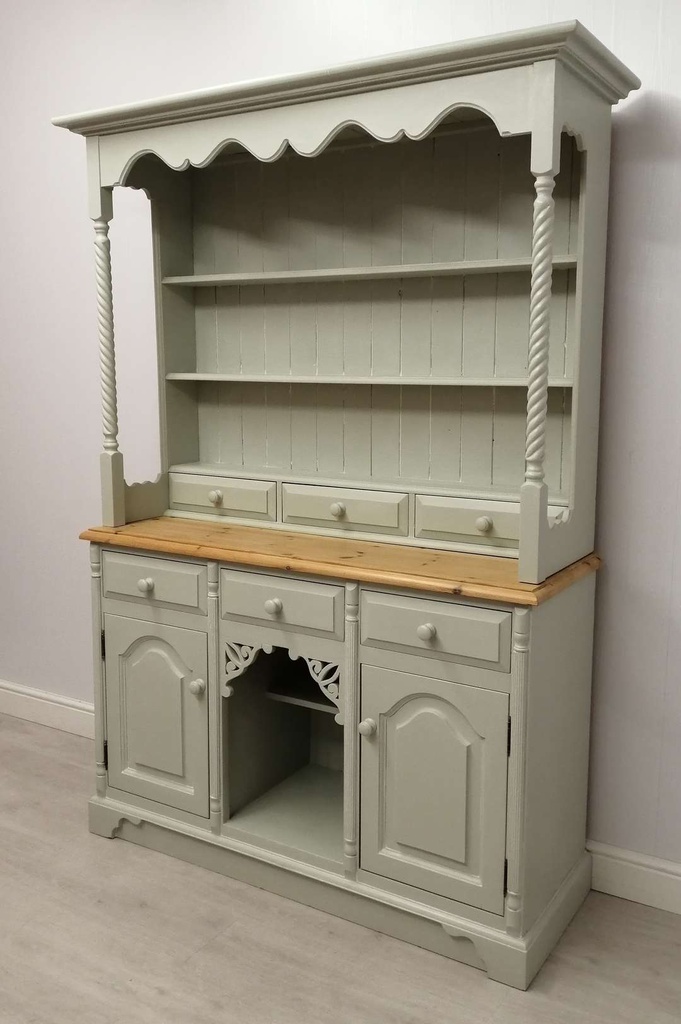 Solid Pine ‘Mizzle’ Barley Twist Kennel Hole Dresser