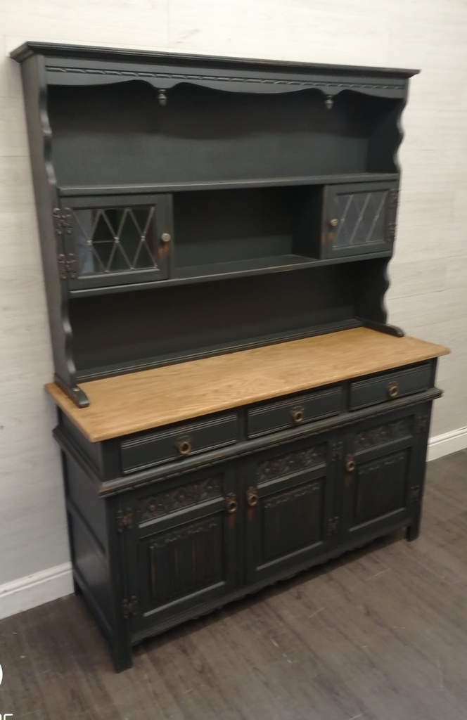 Lovely painted old charm dresser