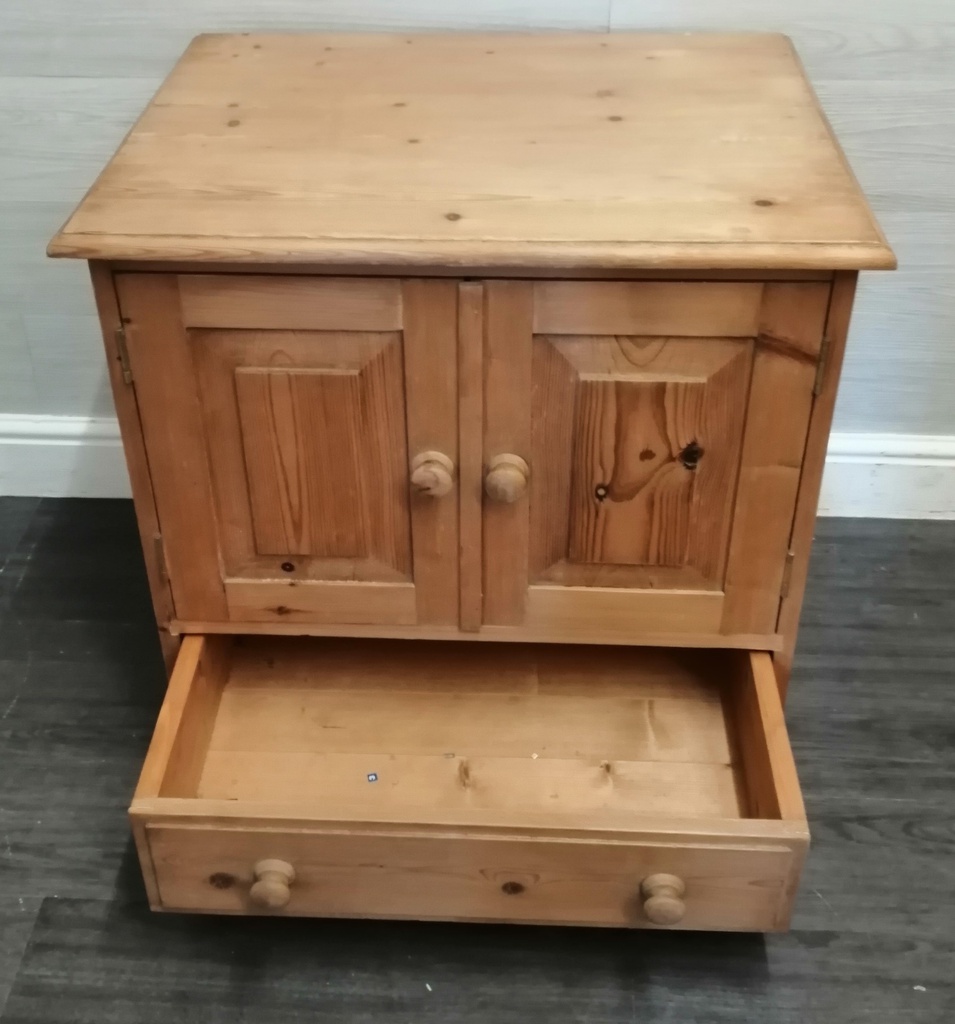 NEAT SOLID PINE UNIT