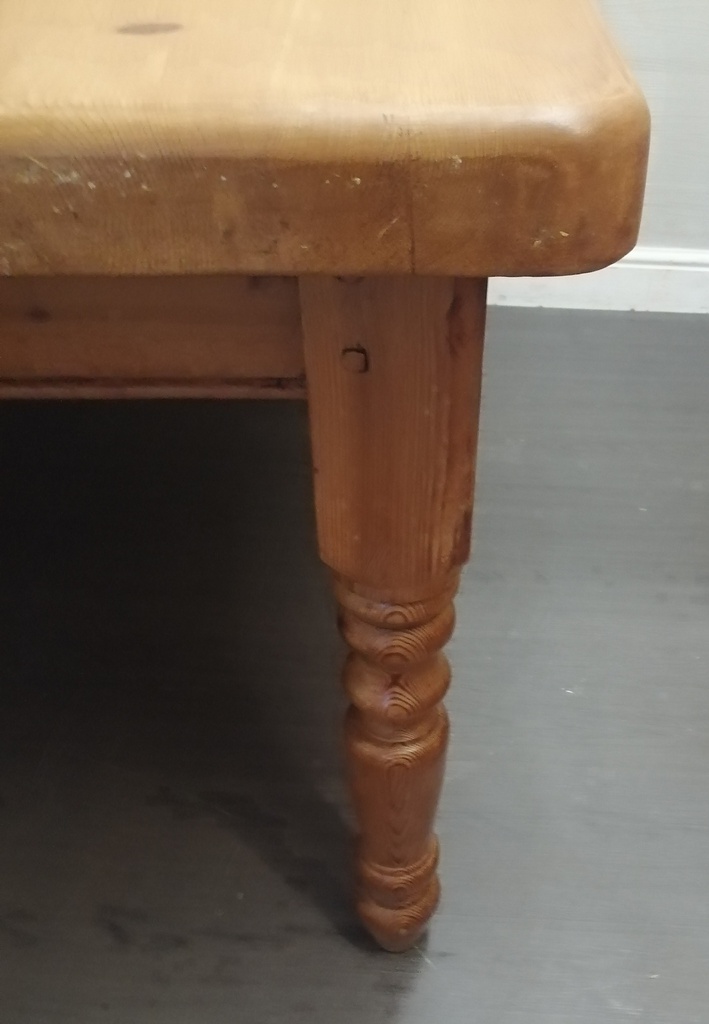 5FT SOLID PINE CHUNKY TOP DINING TABLE