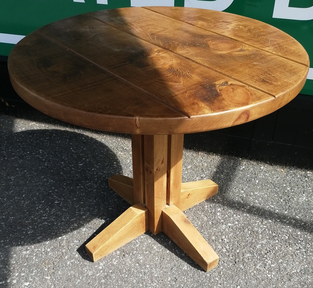 NEAT ROUND RUSTIC PINE QUALITY DINING TABLE