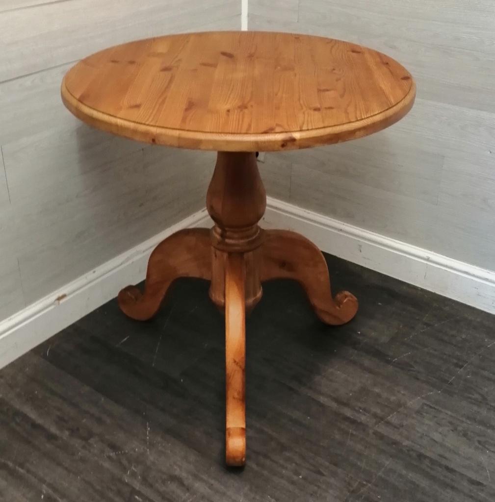 VERY NEAT ROUND SOLID PINE QUALITY DINING TABLE