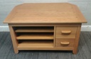 QUALITY CORNER OAK TV STAND