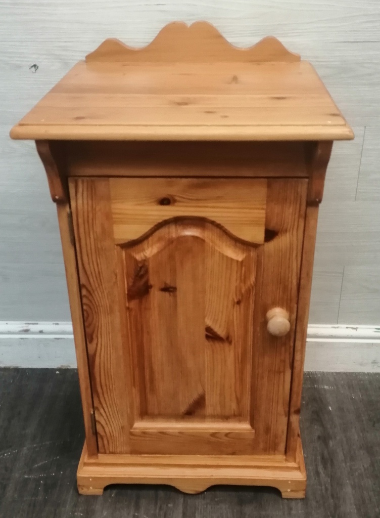 LOVELY PINE POT CUPBOARD/ BEDSIDE
