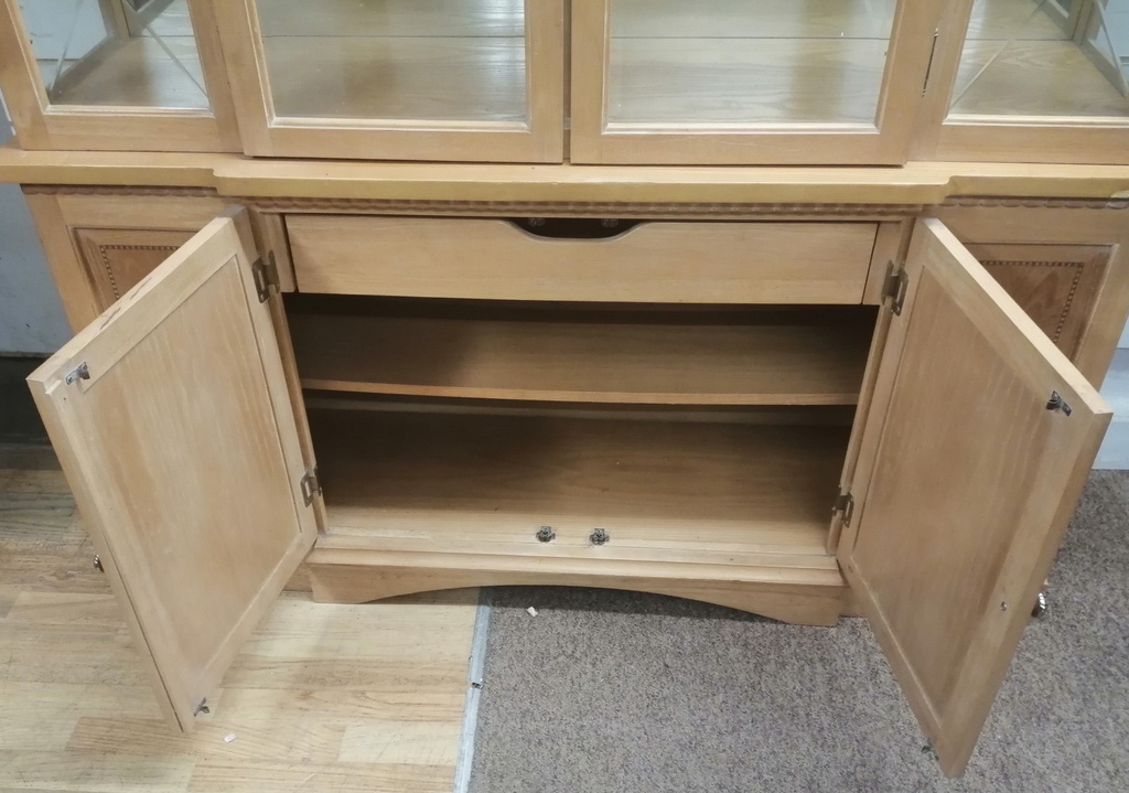 BARGAIN LARGE DISPLAY UNIT