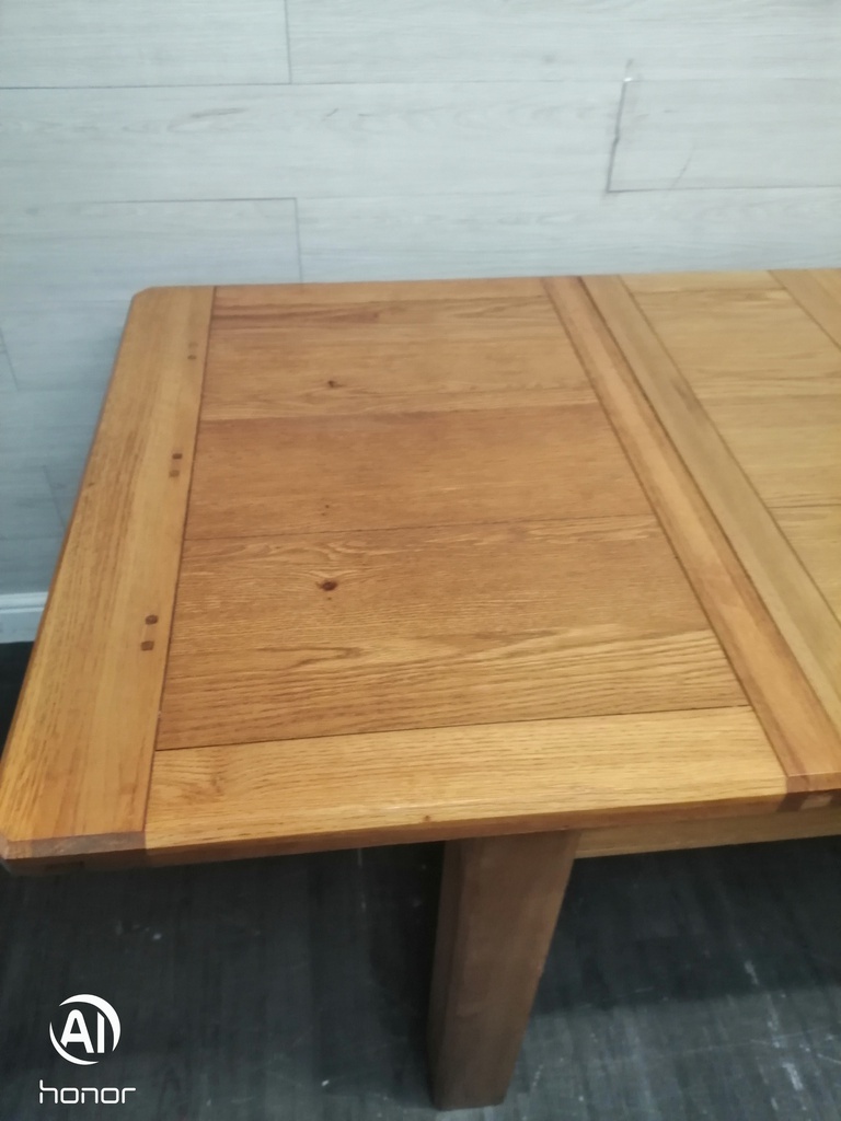 GOOD QUALITY OAK EXTENDING DINING TABLE