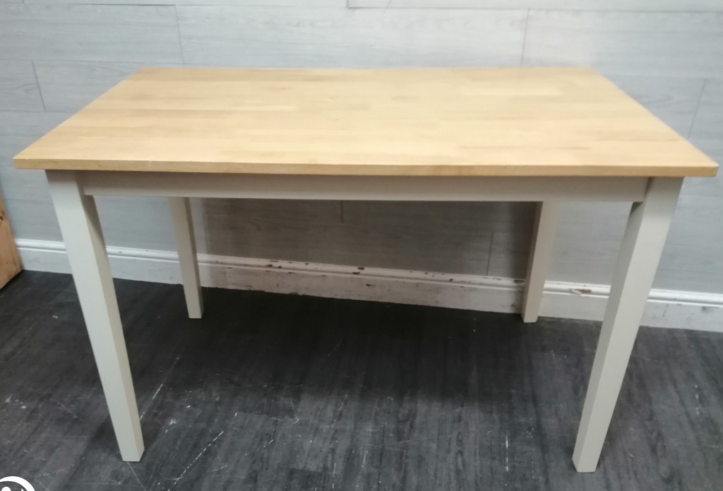 RUBBER WOOD DINING TABLE