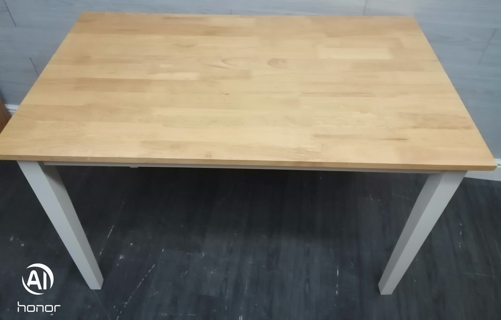 RUBBER WOOD DINING TABLE