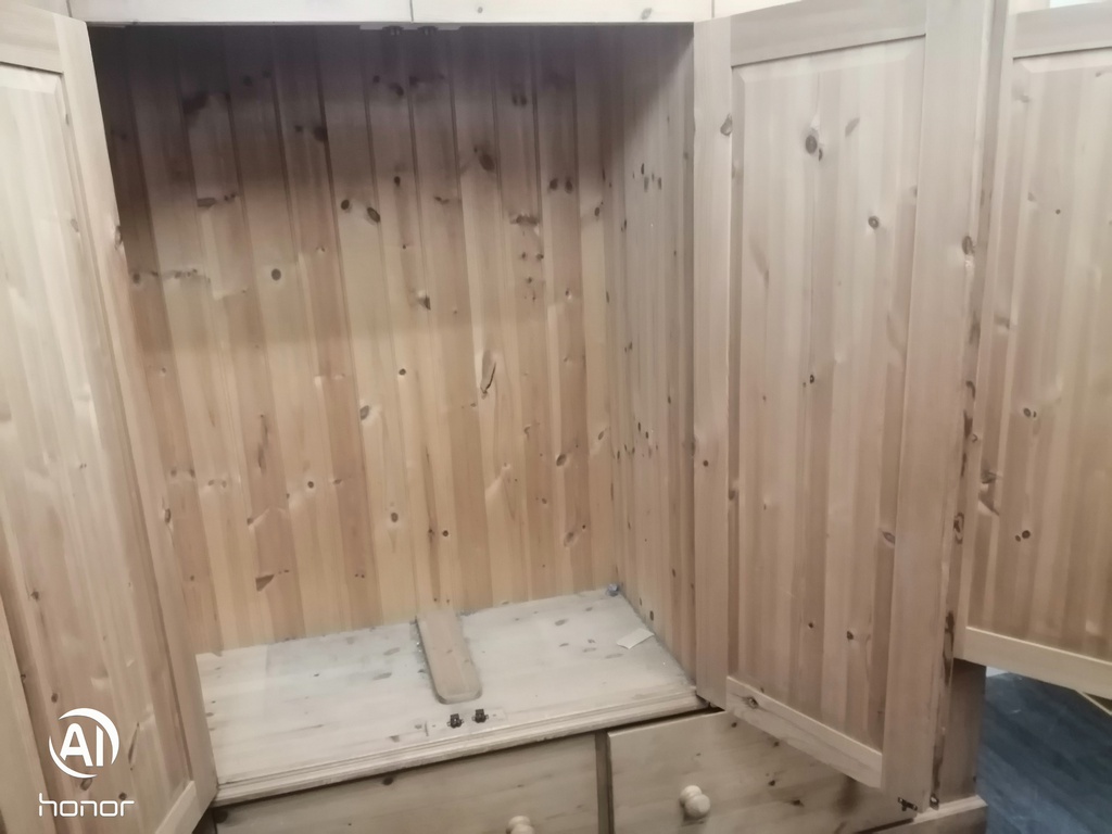 Quality triple size solid pine wardrobe with drawers