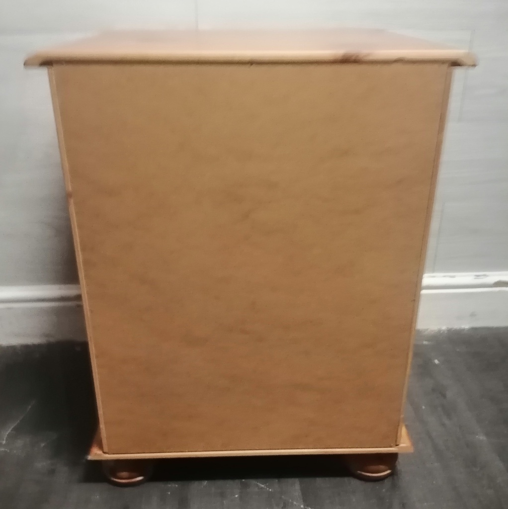 Pair of pine bedsides chests