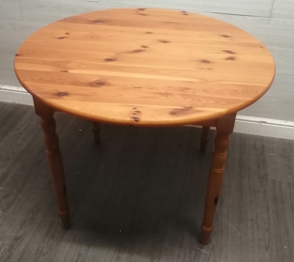 NEAT ROUND PINE TABLE