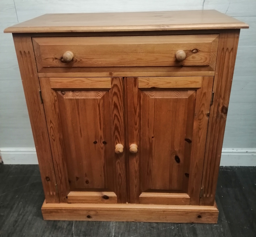 QUALITY DOUBLE PINE SIDEBOARD