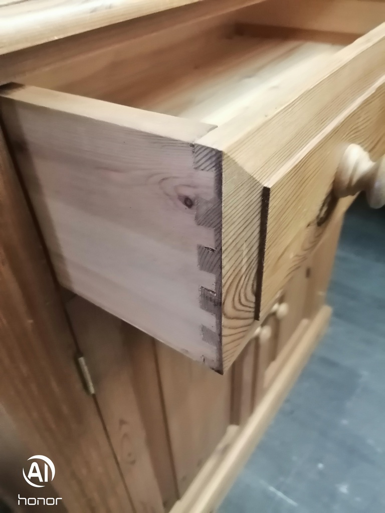 QUALITY DOUBLE PINE SIDEBOARD