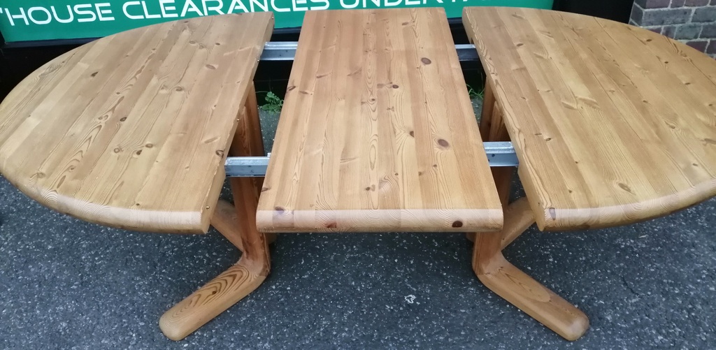 STYLISH DANISH PINE EXTENDING TABLE &amp; SIX CHAIRS