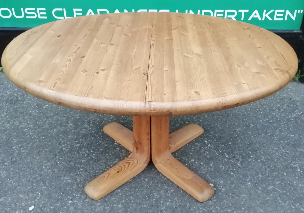 STYLISH DANISH PINE EXTENDING TABLE &amp; SIX CHAIRS