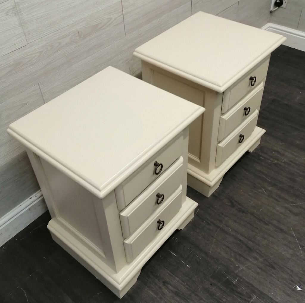 PAIR OF 3 DRAWER OFF WHITE BEDSIDE CHESTS