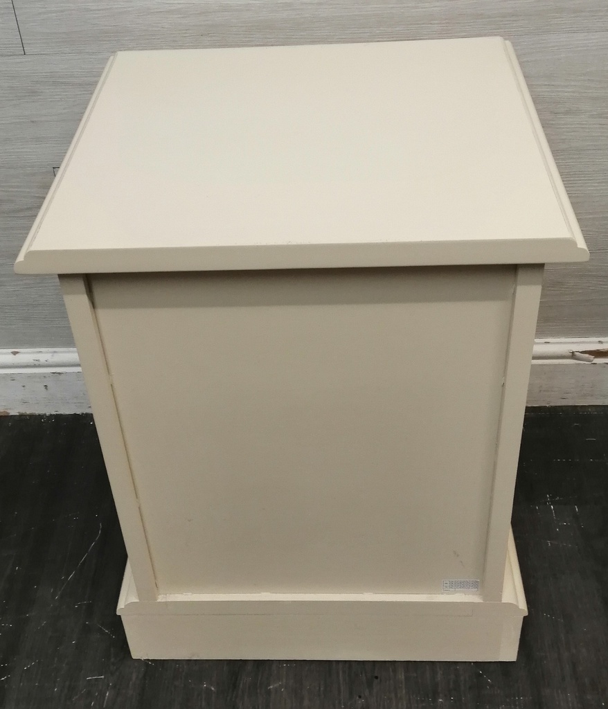 PAIR OF 3 DRAWER OFF WHITE BEDSIDE CHESTS
