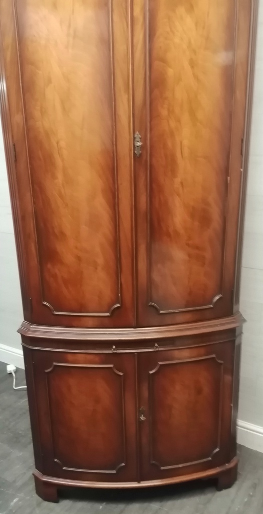 Quality Repro Mahogany Corner Drinks Cabinet