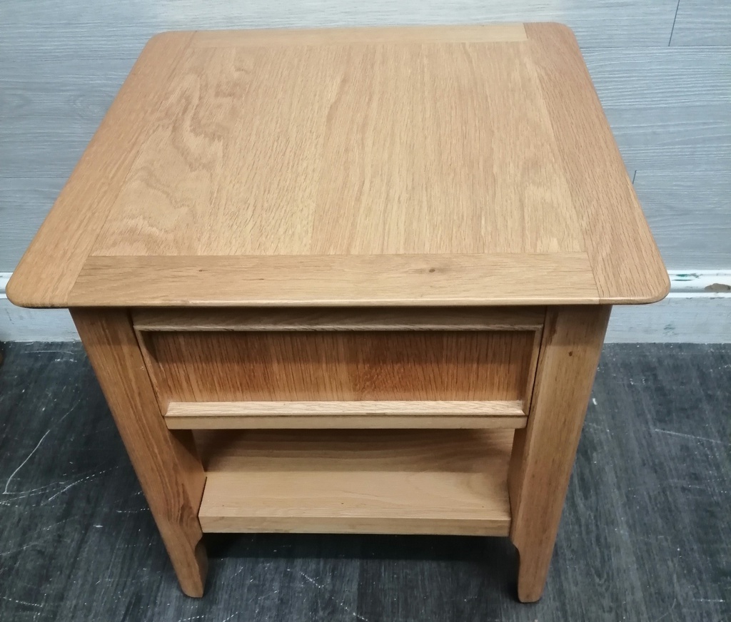 QUALITY OAK BEDSIDE/SIDE TABLE