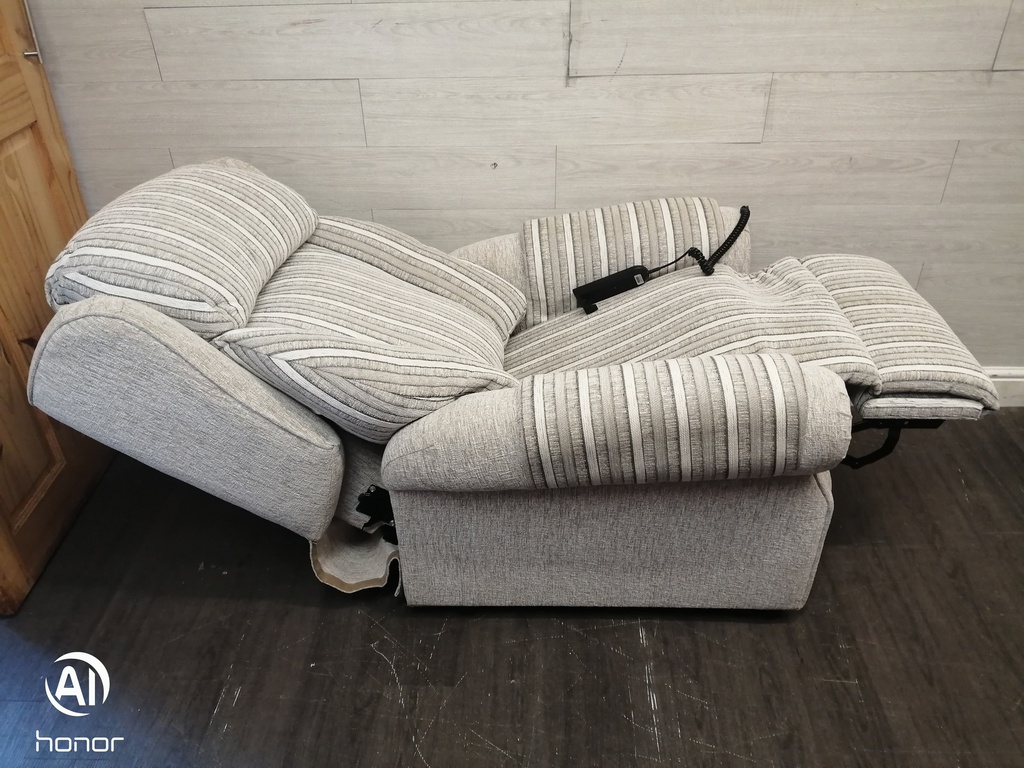 SEMINAR RISE AND RECLINE ARMCHAIR