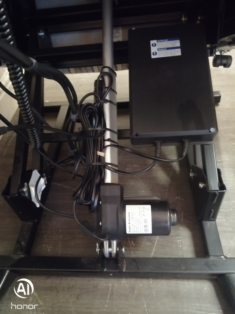 SEMINAR RISE AND RECLINE ARMCHAIR