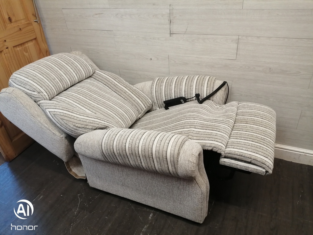 SEMINAR RISE AND RECLINE ARMCHAIR