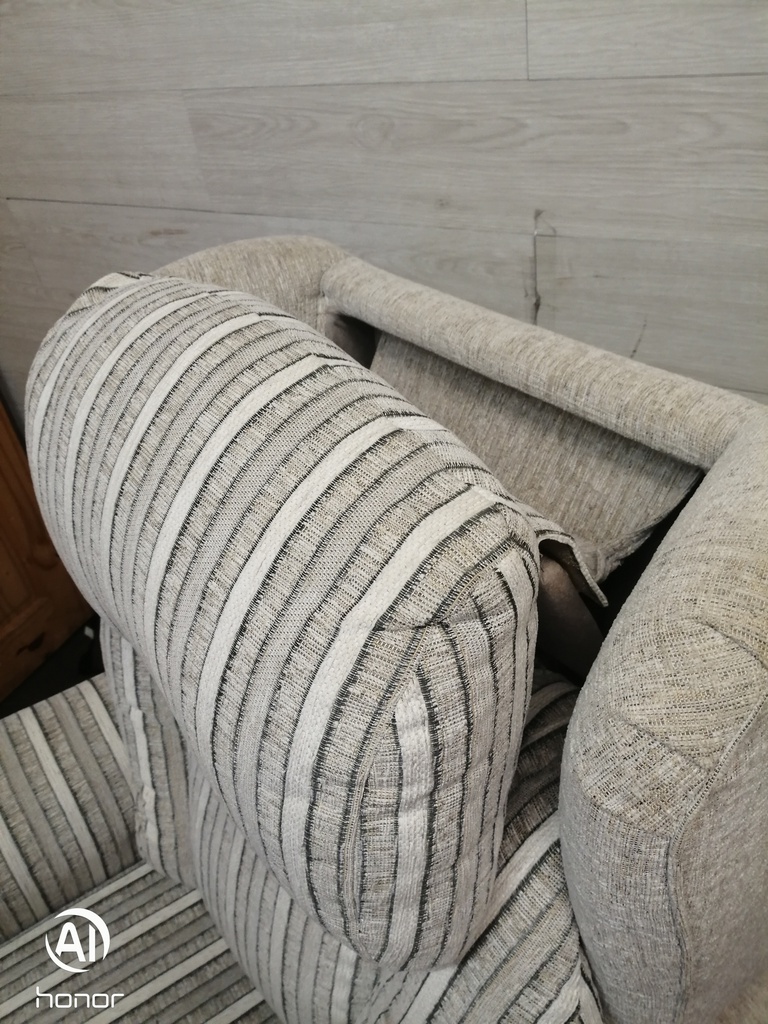 SEMINAR RISE AND RECLINE ARMCHAIR