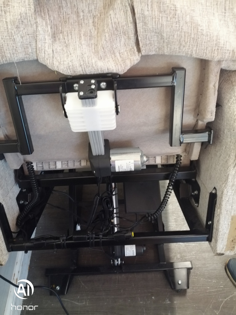 SEMINAR RISE AND RECLINE ARMCHAIR