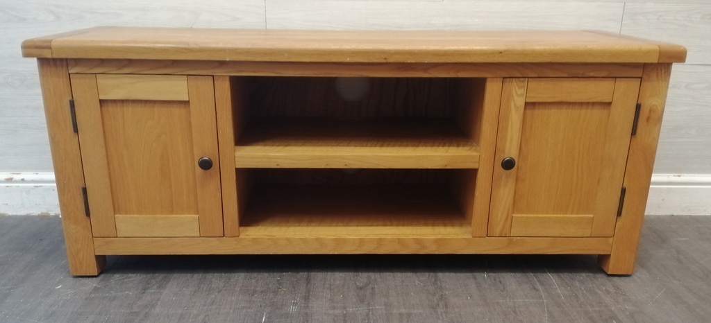QUALITY OAK TV BENCH/STAND