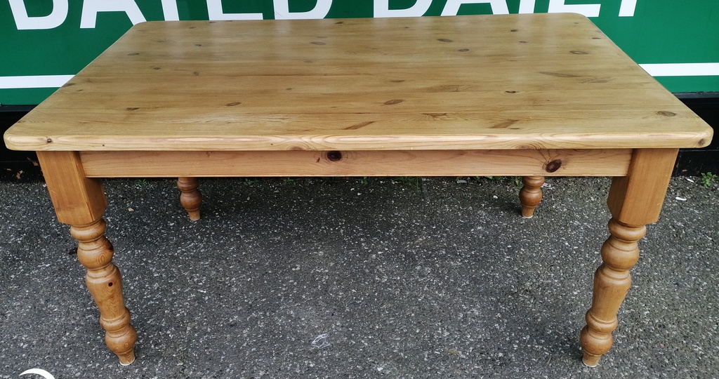 SOLID PINE 5FT DINING TABLE