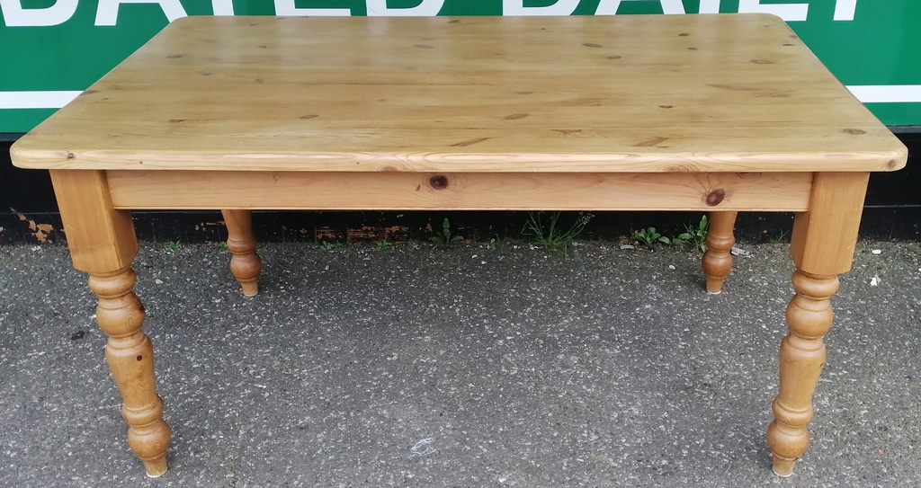 SOLID PINE 5FT DINING TABLE